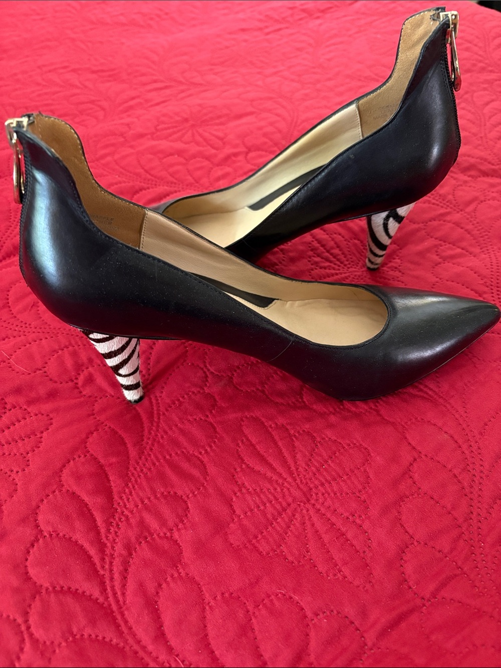 Black Leather Pointed Pumps with Zebra-Striped Heel